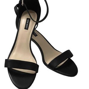 The Nine West Pruce Block Heel Sandal in Black sz 12